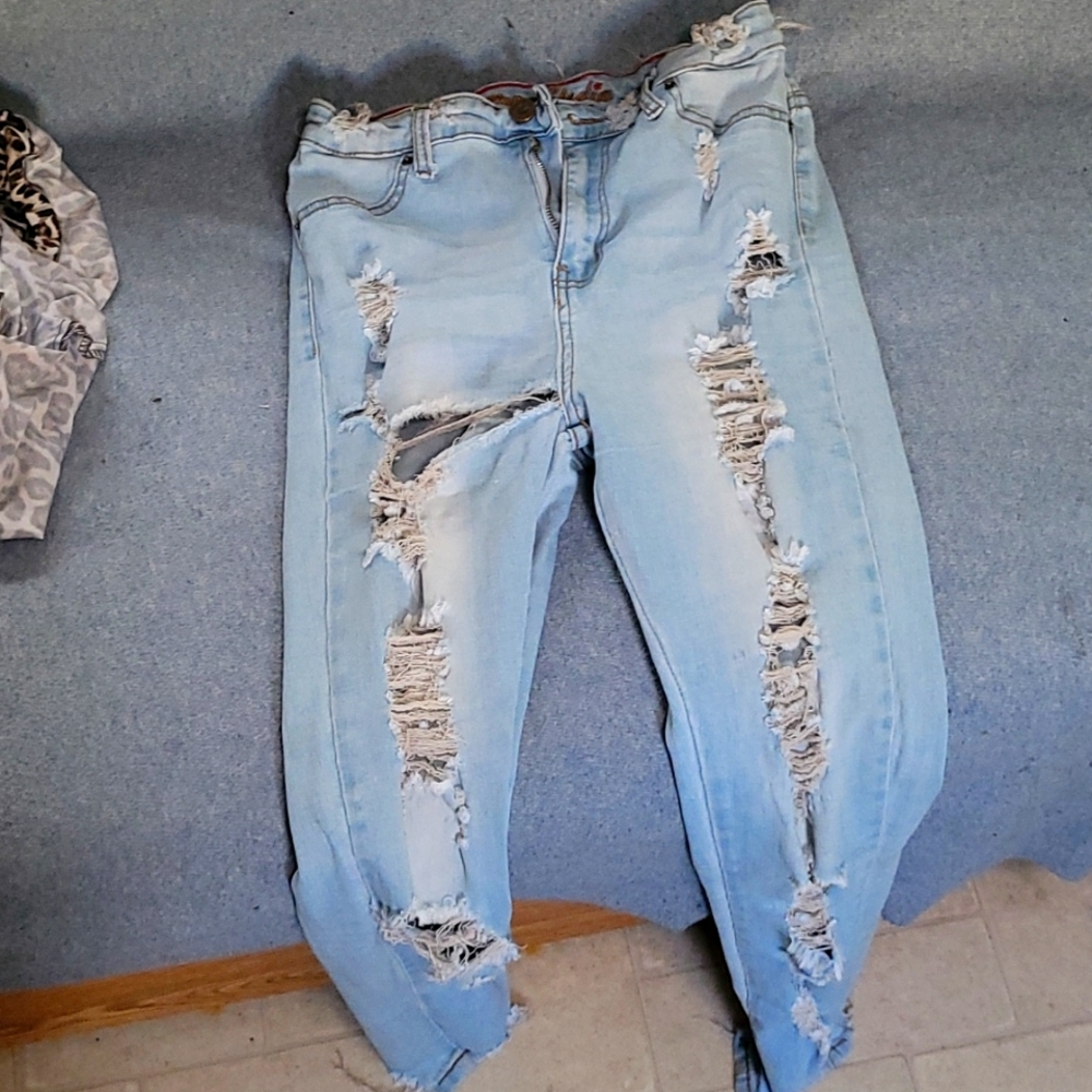 Skiny ripped jeans